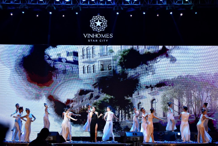 “Hiện tượng âm nhạc Việt Nam 2010” tiếp tục khoe giọng hát nội lực qua 2 ca khúc "The Color of Vietnam" và "Cảm ơn tình yêu".
